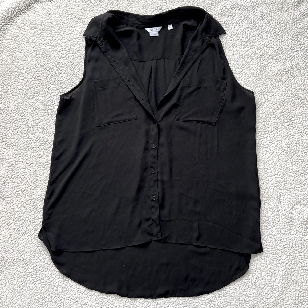 Reitmans Sleeveless Buttoned-Down Blouse